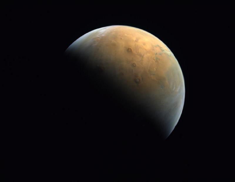 uae-releases-first-close-up-image-of-mars